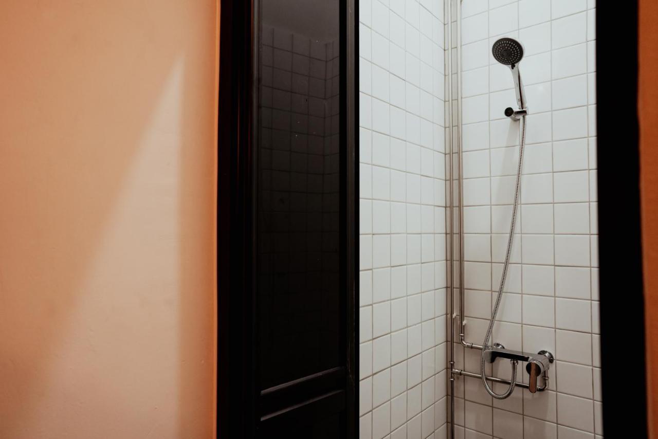 Code Hostel At Lavender Singapura Luaran gambar