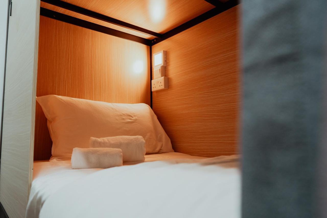 Code Hostel At Lavender Singapura Luaran gambar