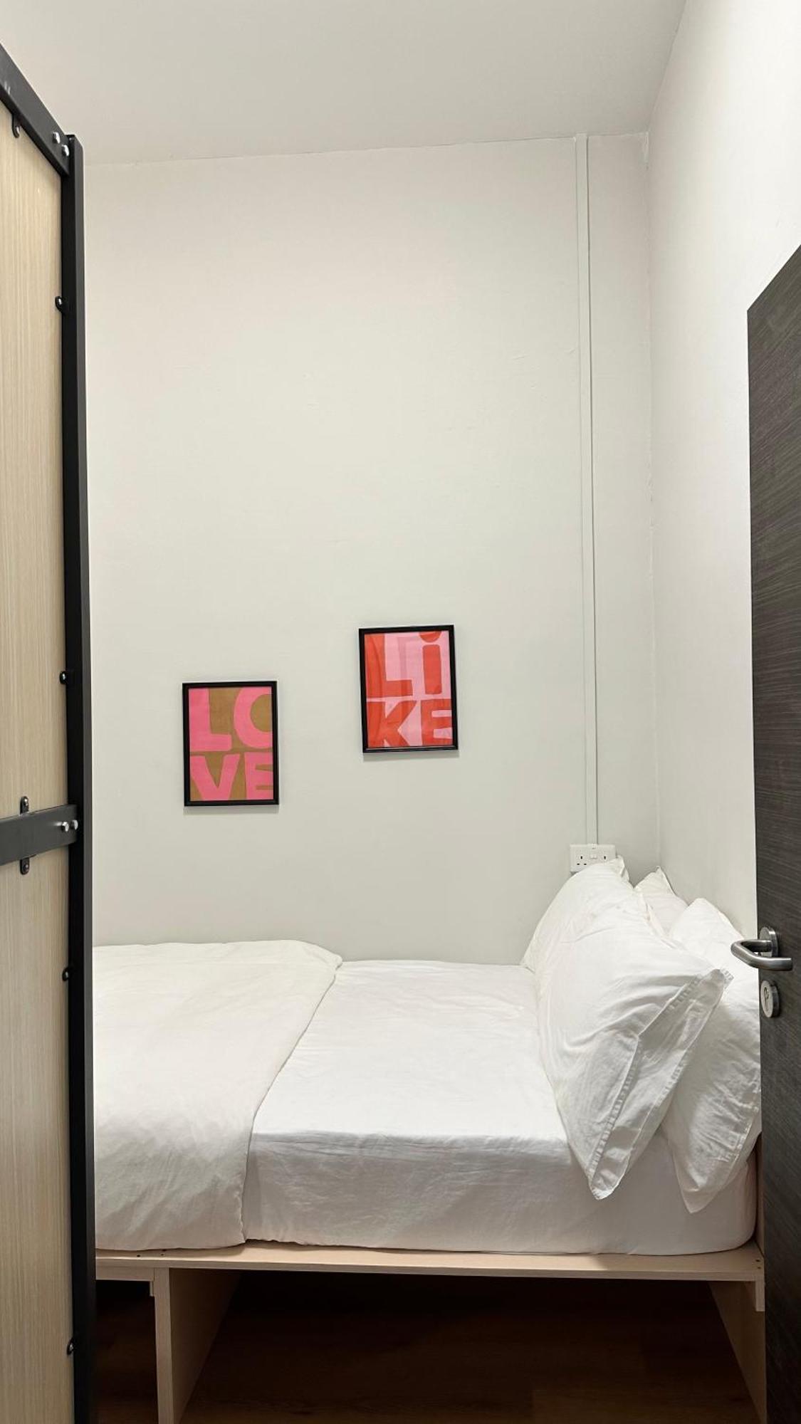 Code Hostel At Lavender Singapura Luaran gambar
